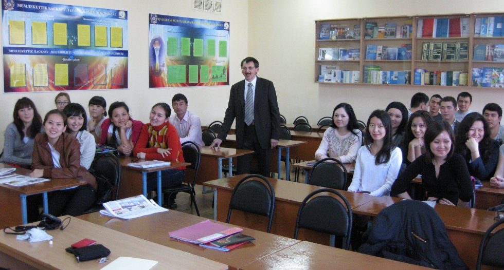 Директор филиала КФУ в г.Набережные Челны Анатолий Макаров ?почётный профессор Актюбинского государственного университета им. К.Жубанова Директор филиала КФУ в г.Набережные Челны Анатолий Макаров ?почётный профессор Актюбинского государственного университета им. К.Жубанова