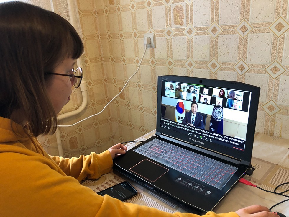 XIII ������������� ������-������������ ����������� '������ ? �����: ��������� � ������� ����������� ������������' ������ 23-24 ������ � ������-������� �� ���� ��� ������ ������������ ����� '������������' ��� ���