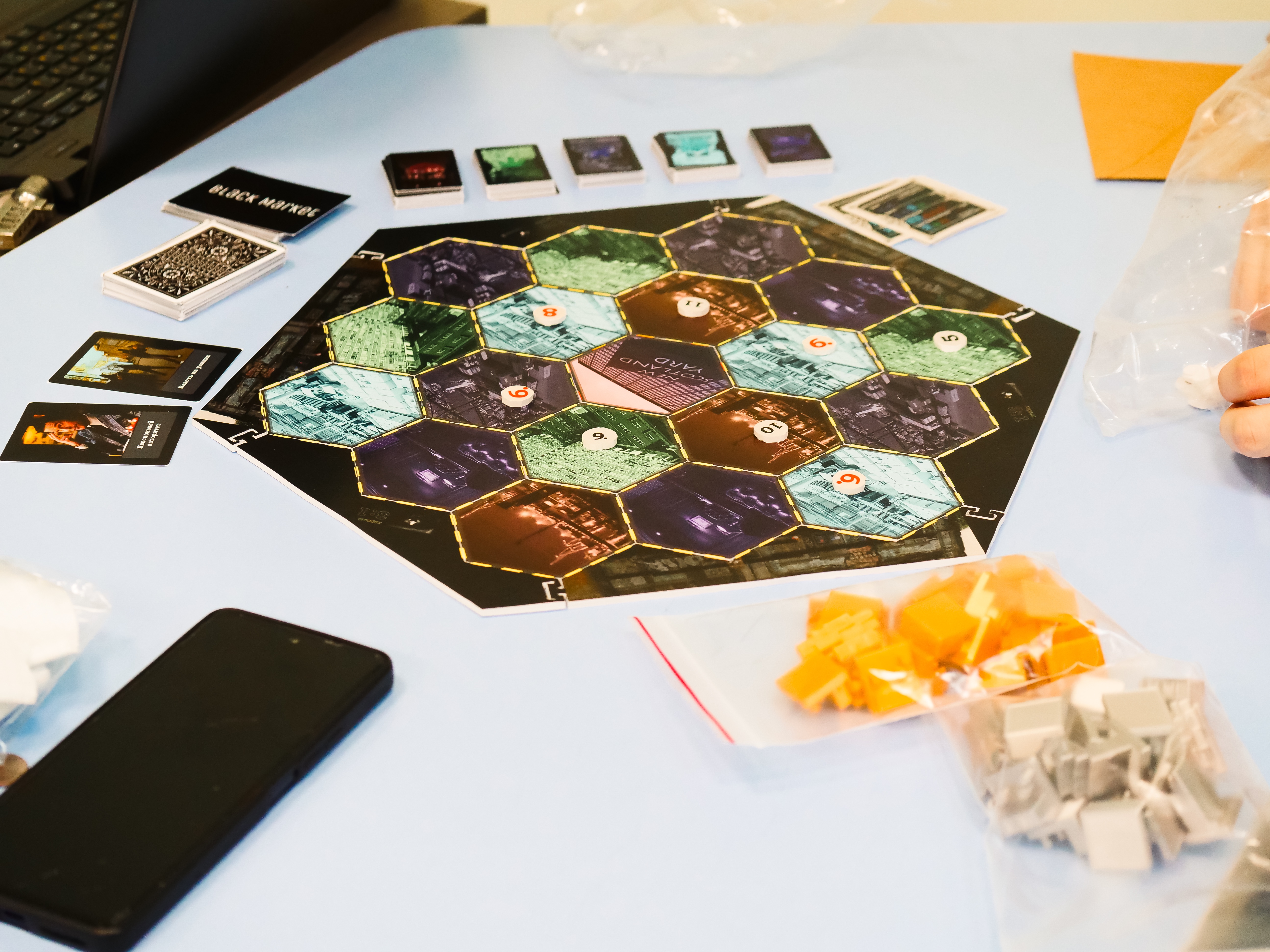 В ИТИС создали целую коллекцию настольных игр ? ковбои, выживание и экономика В ИТИС создали целую коллекцию настольных игр ? ковбои, выживание и экономика