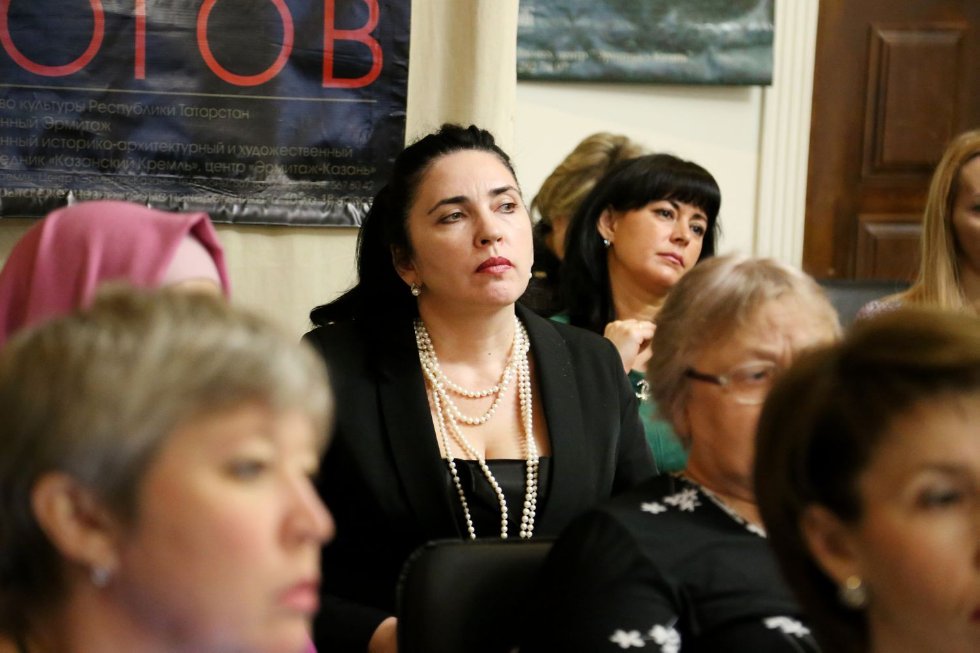 Система общественных ценностей глазами современной женщины: обсуждение и дебаты на круглом столе в Кремле. Система общественных ценностей глазами современной женщины: обсуждение и дебаты на круглом столе в Кремле.