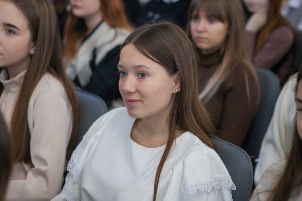 Директор Елабужского института Елена Мерзон встретилась со студентами-первокурсниками СПО