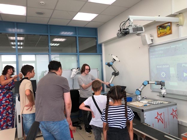 Children visited Laboratory of Intelligent Robotics Systems