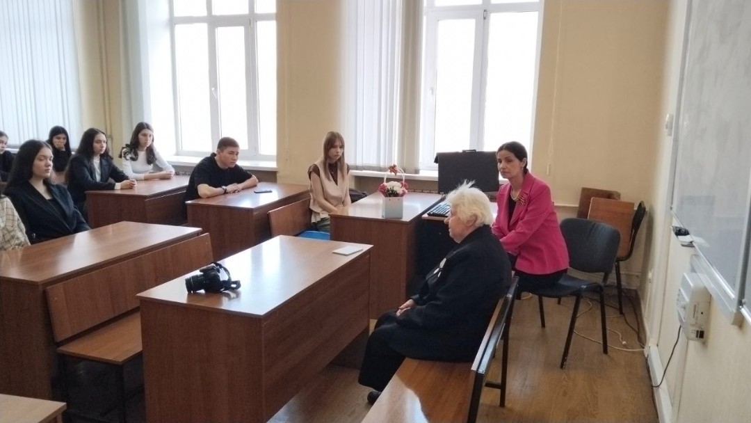 Студенты ИМОИиВ встретились с жительницей блокадного Ленинграда Студенты ИМОИиВ встретились с жительницей блокадного Ленинграда