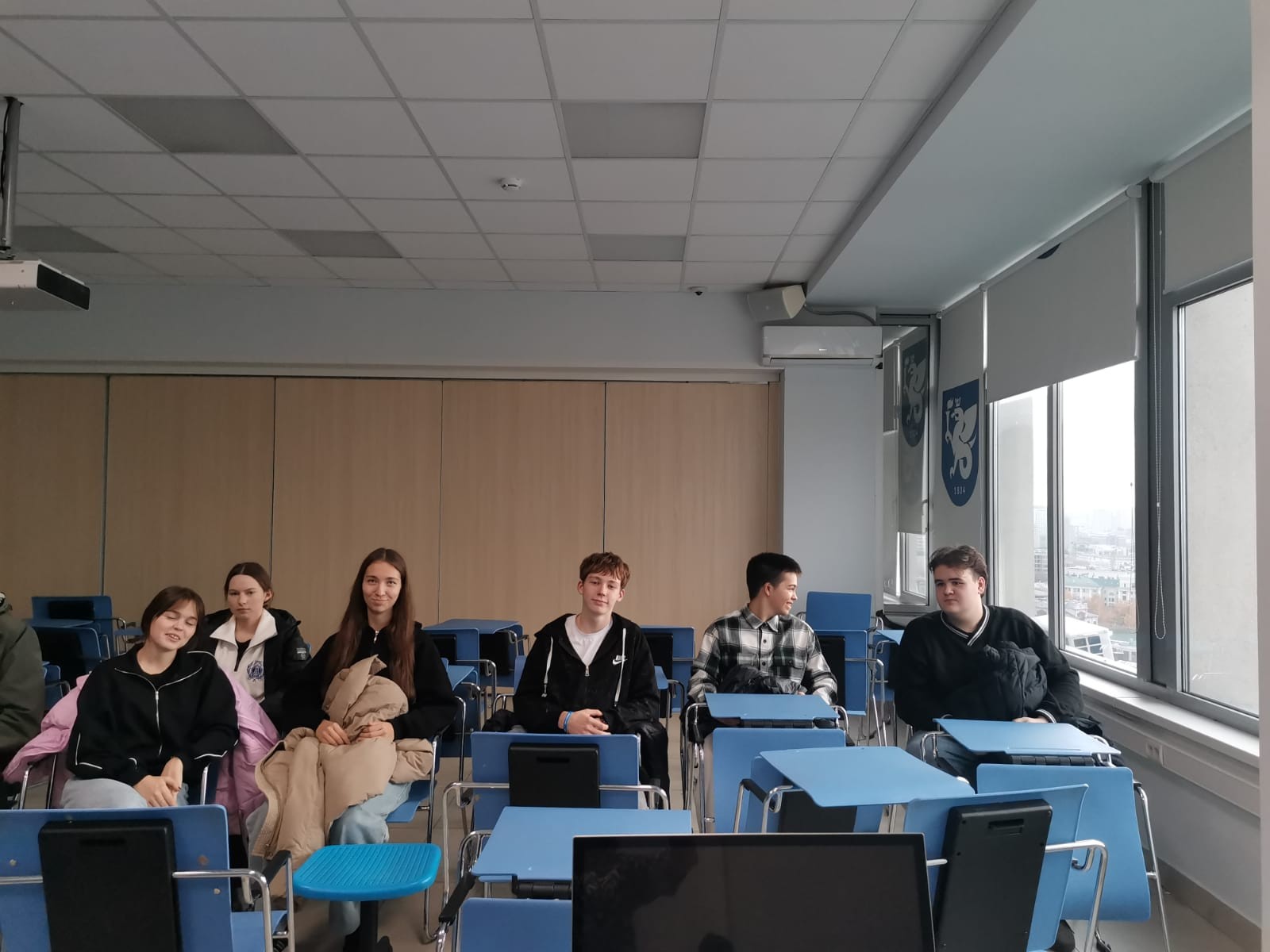 Учащиеся МБОУ СОШ №15 г. Сарапула познакомились с институтом социально-философских наук и массовых коммуникаций Учащиеся МБОУ СОШ №15 г. Сарапула познакомились с институтом социально-философских наук и массовых коммуникаций