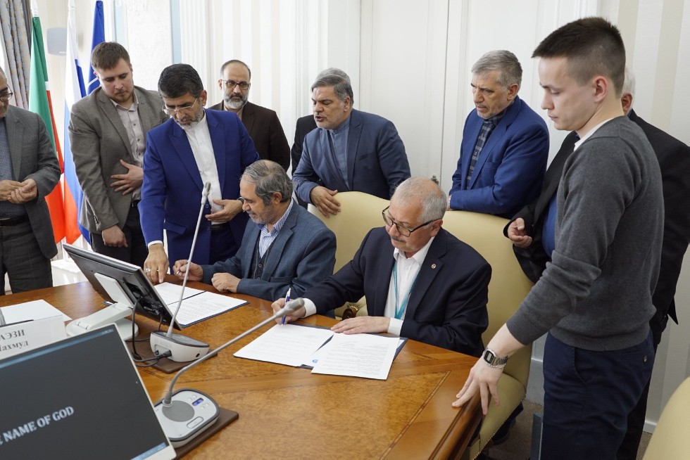 Framework agreement signed with University of Tehran ,University of Tehran, Embassy of Iran, Consul General of Iran in Kazan, Ministry of Culture and Islamic Guidance of Iran, Persian language