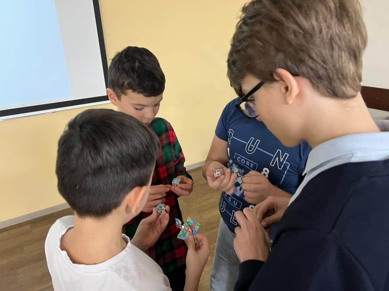 Детский театр КФУ 'Радуга' продолжает развивающие занятия с младшими школьниками Детский театр КФУ 'Радуга' продолжает развивающие занятия с младшими школьниками