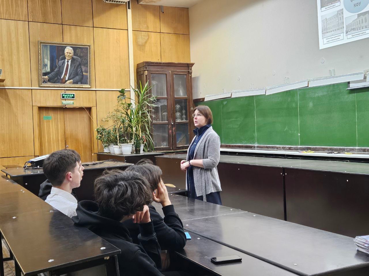 Школьники лицея Иннополис познакомились с физикой в КФУ Школьники лицея Иннополис познакомились с физикой в КФУ