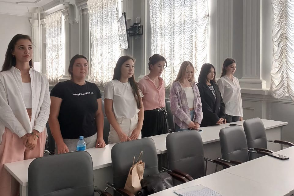 Минута молчания в память о жертвах бесланской трагедии Минута молчания в память о жертвах бесланской трагедии