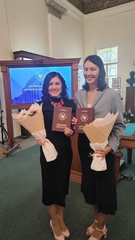Выпускникам кафедры биохимии, биотехнологии и фармакологии вручили дипломы о присуждении ученых степеней Выпускникам кафедры биохимии, биотехнологии и фармакологии вручили дипломы о присуждении ученых степеней
