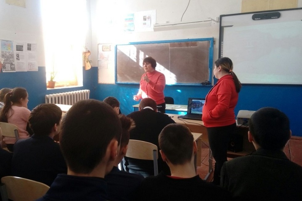 Студенты и преподаватели Елабужского института КФУ ведут профориентационную работу с будущими абитуриентами Студенты и преподаватели Елабужского института КФУ ведут профориентационную работу с будущими абитуриентами