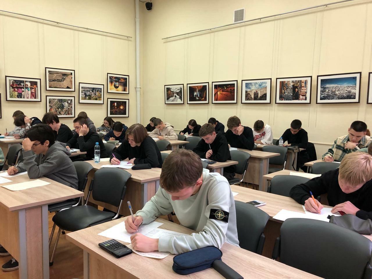 В Елабужском институте КФУ состоялась олимпиада по физике В Елабужском институте КФУ состоялась олимпиада по физике