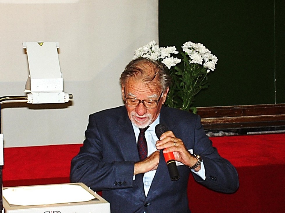 Нобелевскому лауреату по физике, Почетному профессору Казанского университета Алексу К. Мюллеру ? 95 лет