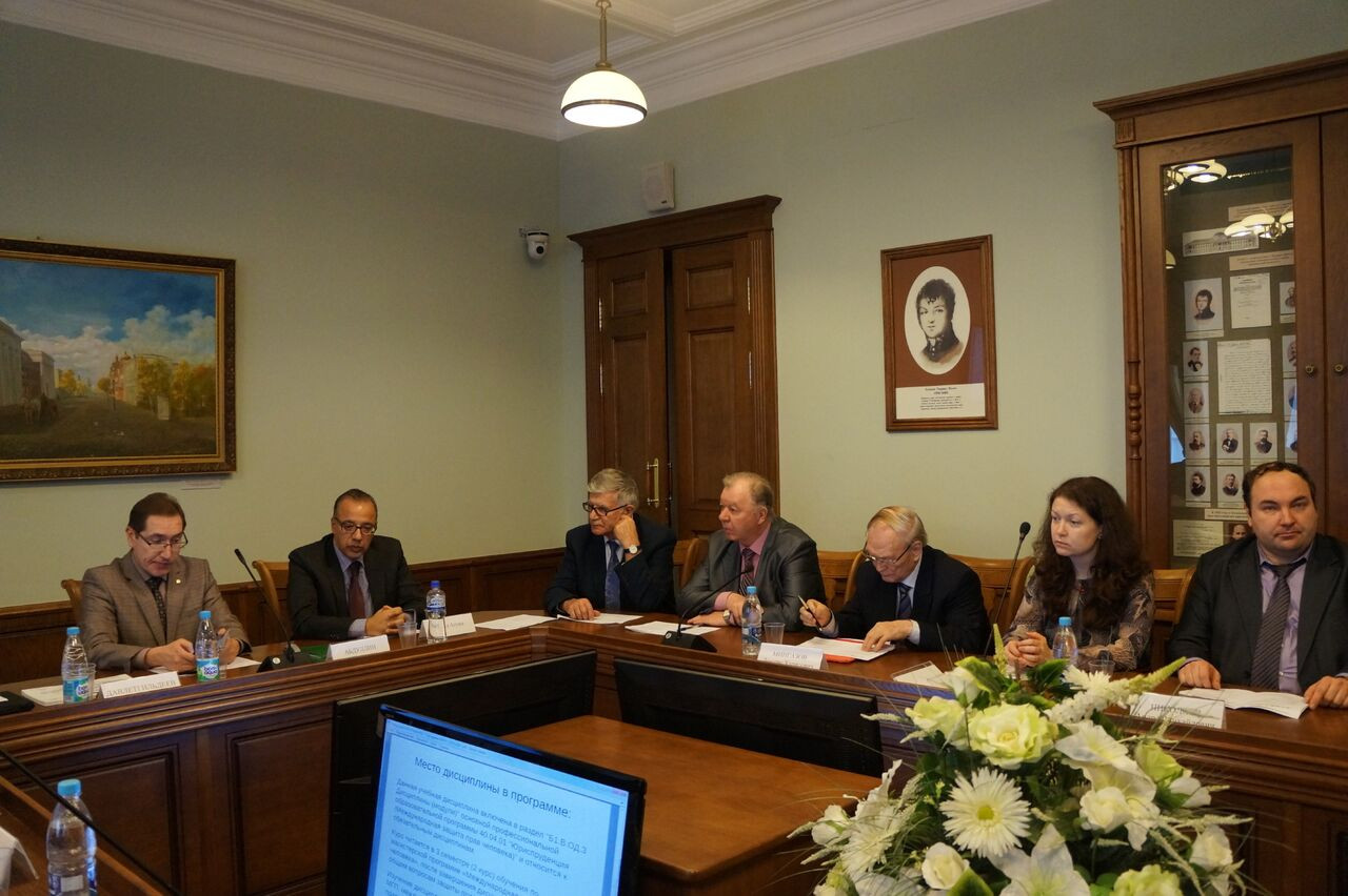 На Юридическом факультете КФУ провели круглый стол 'Межконфессиональное согласие и права человека: опыт Республики Татарстан' На Юридическом факультете КФУ провели круглый стол 'Межконфессиональное согласие и права человека: опыт Республики Татарстан'