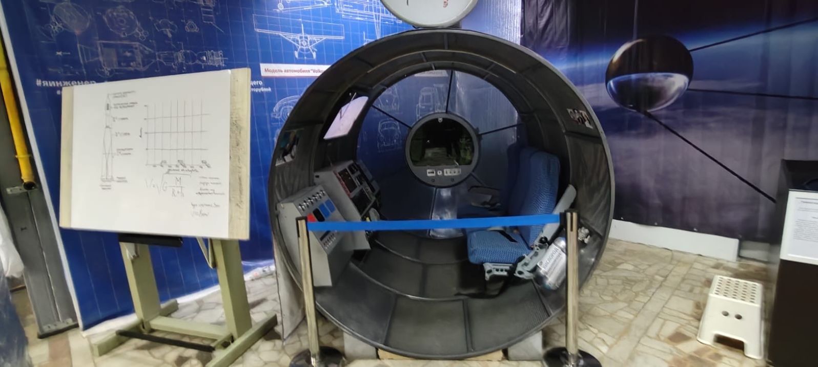 Делегация Института физики посетила Замечательный Дом занимательной науки и техники Делегация Института физики посетила Замечательный Дом занимательной науки и техники