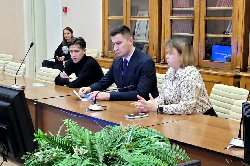 Студенческий актив Елабужского института КФУ обсудил перспективы сотрудничества с Лигой студентов РТ Студенческий актив Елабужского института КФУ обсудил перспективы сотрудничества с Лигой студентов РТ