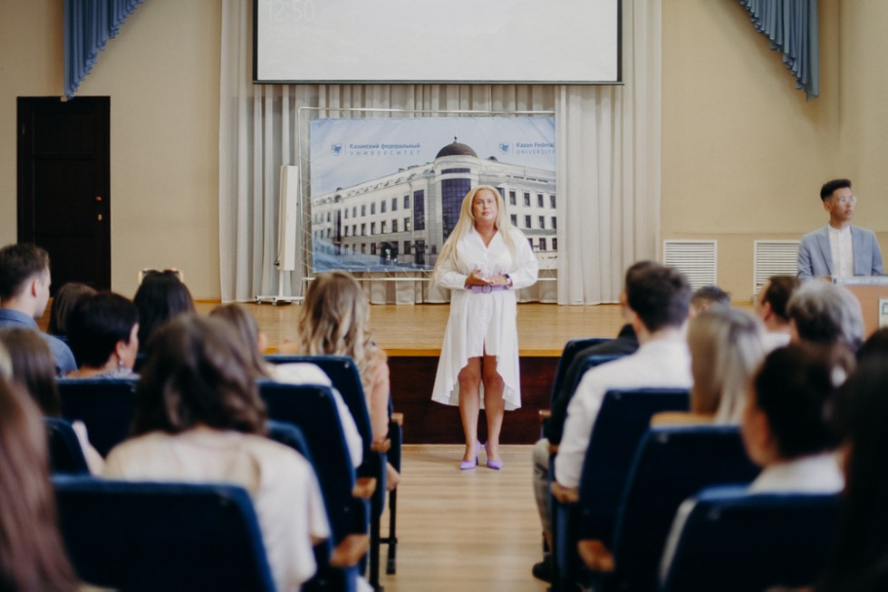 Состоялось торжественное вручение дипломов выпускникам бакалавриата по направлению Состоялось торжественное вручение дипломов выпускникам бакалавриата по направлению