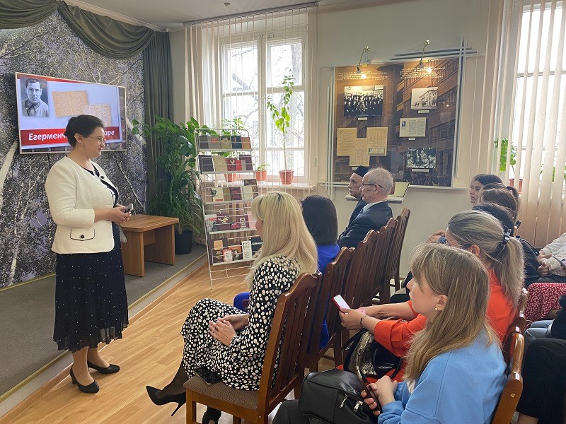 'Җырларым, сез шытып йөрәгемдә Ил кырында чәчәк атыгыз!...' 'Җырларым, сез шытып йөрәгемдә Ил кырында чәчәк атыгыз!...'