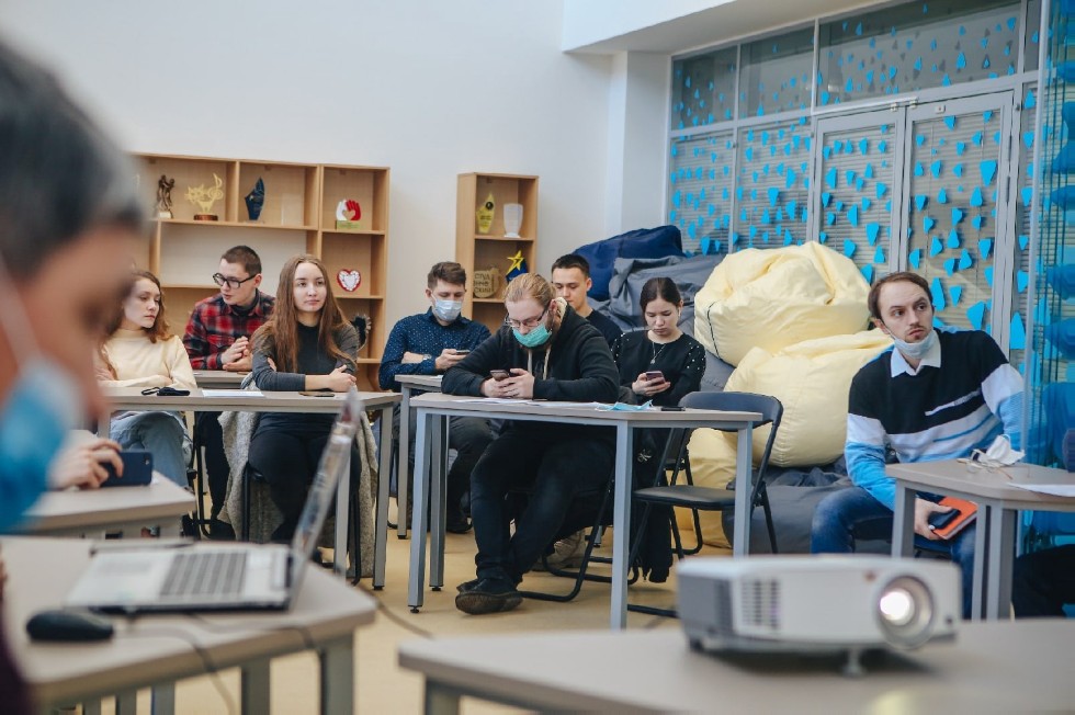 Староста МСКБ выступил на семинаре для руководителей и научных кураторов студенческих научных кружков и объединений КФУ Староста МСКБ выступил на семинаре для руководителей и научных кураторов студенческих научных кружков и объединений КФУ