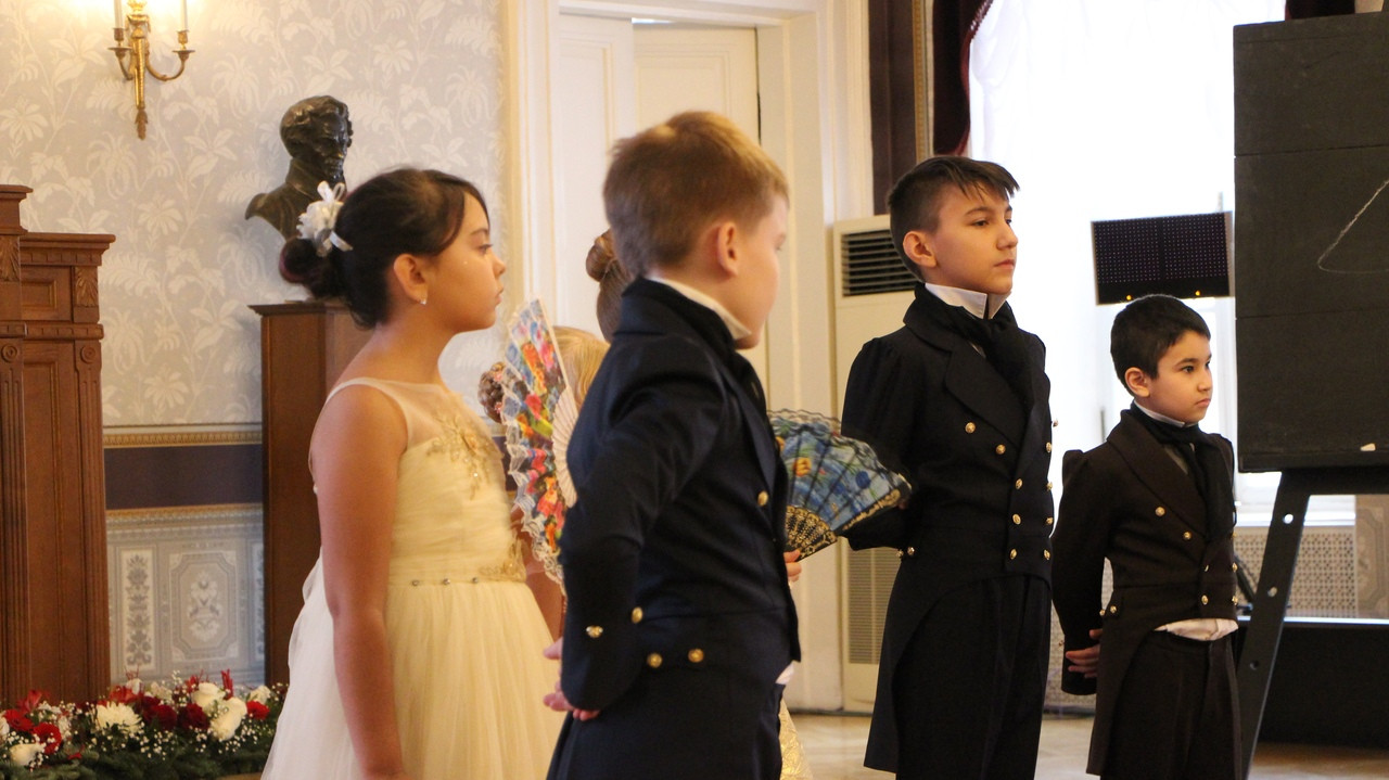 Детский театр КФУ 'Радуга' принимает участие в конкурсе 'Золотая маска' Детский театр КФУ 'Радуга' принимает участие в конкурсе 'Золотая маска'