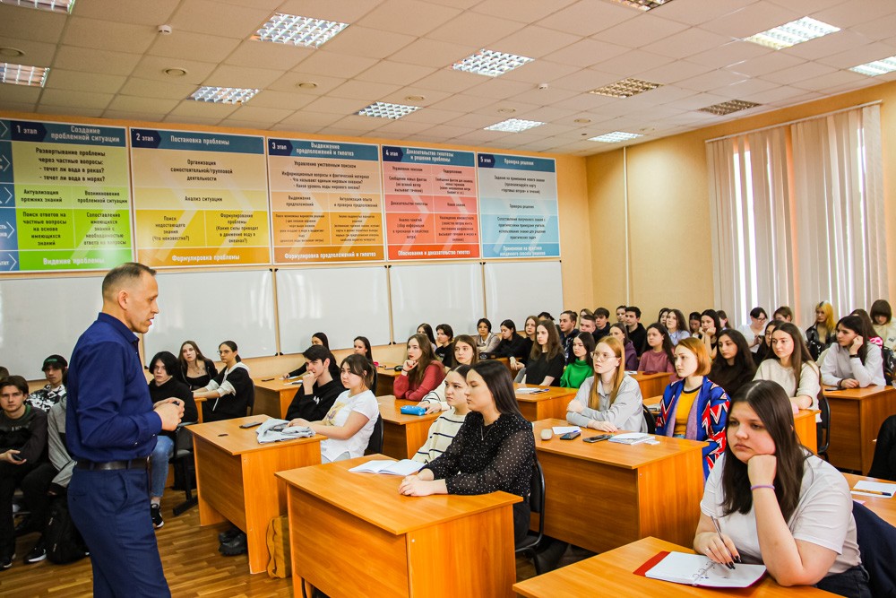 Для студентов первого курса Елабужского института Казанского федерального университета состоялось занятие, посвященное пропаганде трезвости и профилактике употребления наркотиков Для студентов первого курса Елабужского института Казанского федерального университета состоялось занятие, посвященное пропаганде трезвости и профилактике употребления наркотиков