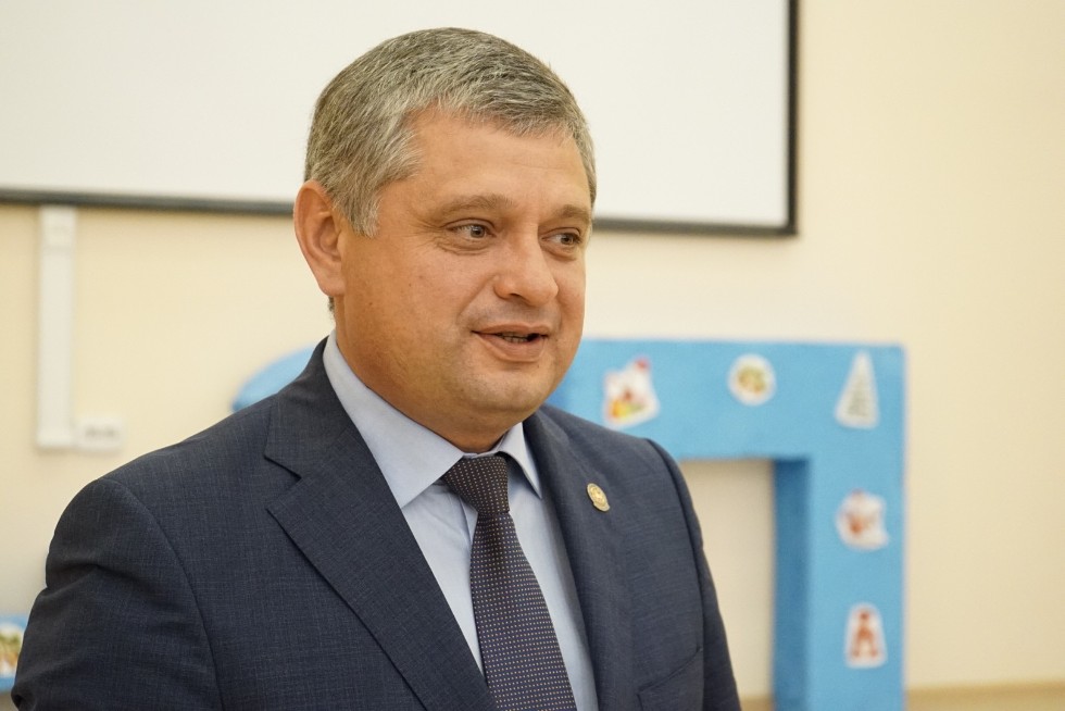 Minister of Ecology and Natural Resources of Tatarstan Alexander Shadrikov met with students