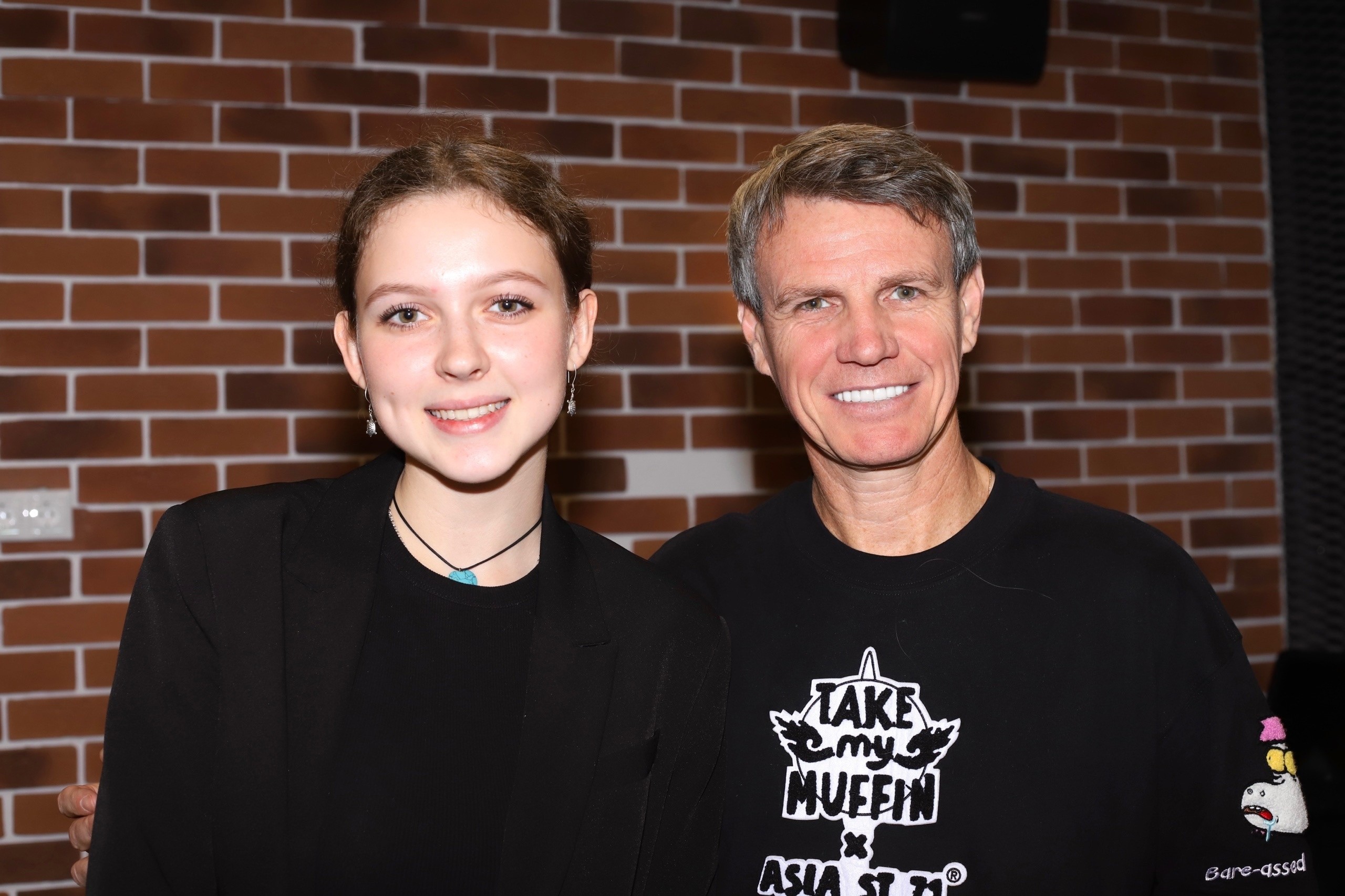 �������