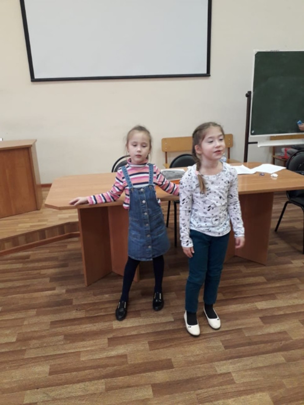 Детский театр 'Радуга' ставит пьесу С.Я.Маршака 'Кошкин дом' Детский театр 'Радуга' ставит пьесу С.Я.Маршака 'Кошкин дом'