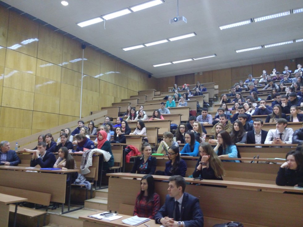 На минувшей неделе c 6 ? 10 апреля 2015 года Отдел развития карьеры Департамента образования КФУ проводил 'Дни карьеры', для студентов, обучающихся на 3-5 курсе, где студенты отделения финансов приняли активное участие. На минувшей неделе c 6 ? 10 апреля 2015 года Отдел развития карьеры Департамента образования КФУ проводил 'Дни карьеры', для студентов, обучающихся на 3-5 курсе, где студенты отделения финансов приняли активное участие.