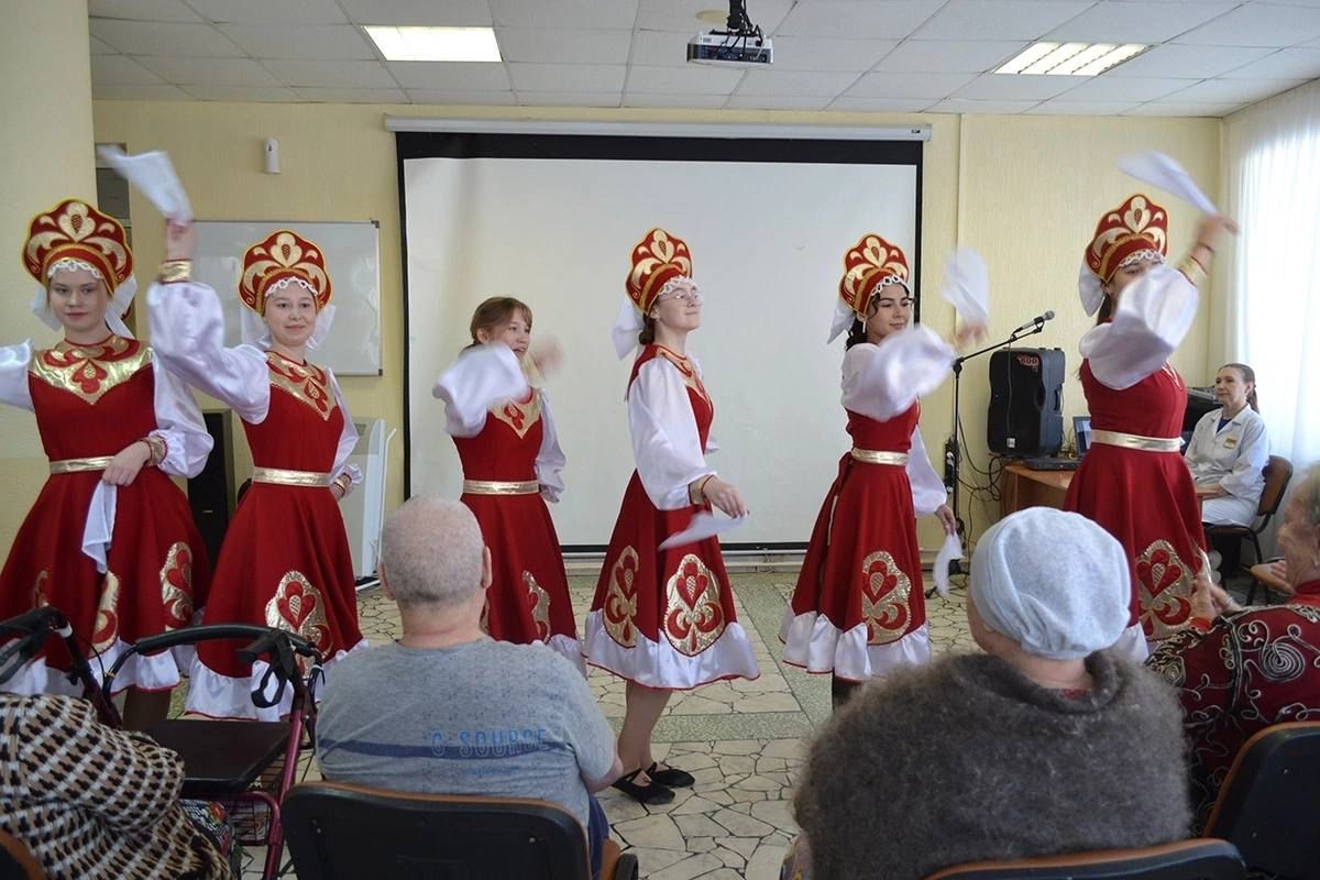 В доме-интернате престарелых и инвалидов выступили студенты Елабужского института КФУ В доме-интернате престарелых и инвалидов выступили студенты Елабужского института КФУ