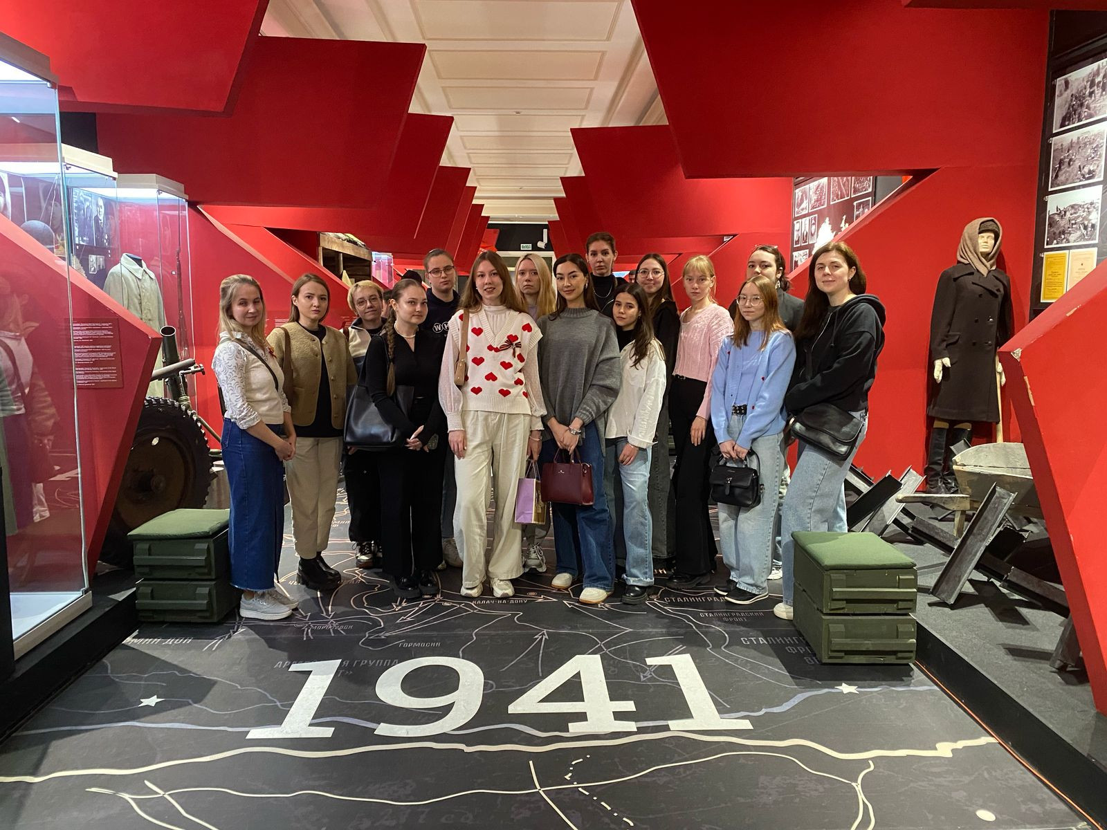 Студенты 4 курса посетили Музей-мемориал Великой Отечественной Войны Студенты 4 курса посетили Музей-мемориал Великой Отечественной Войны