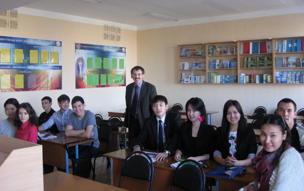 Директор филиала КФУ в г.Набережные Челны Анатолий Макаров ?почётный профессор Актюбинского государственного университета им. К.Жубанова Директор филиала КФУ в г.Набережные Челны Анатолий Макаров ?почётный профессор Актюбинского государственного университета им. К.Жубанова