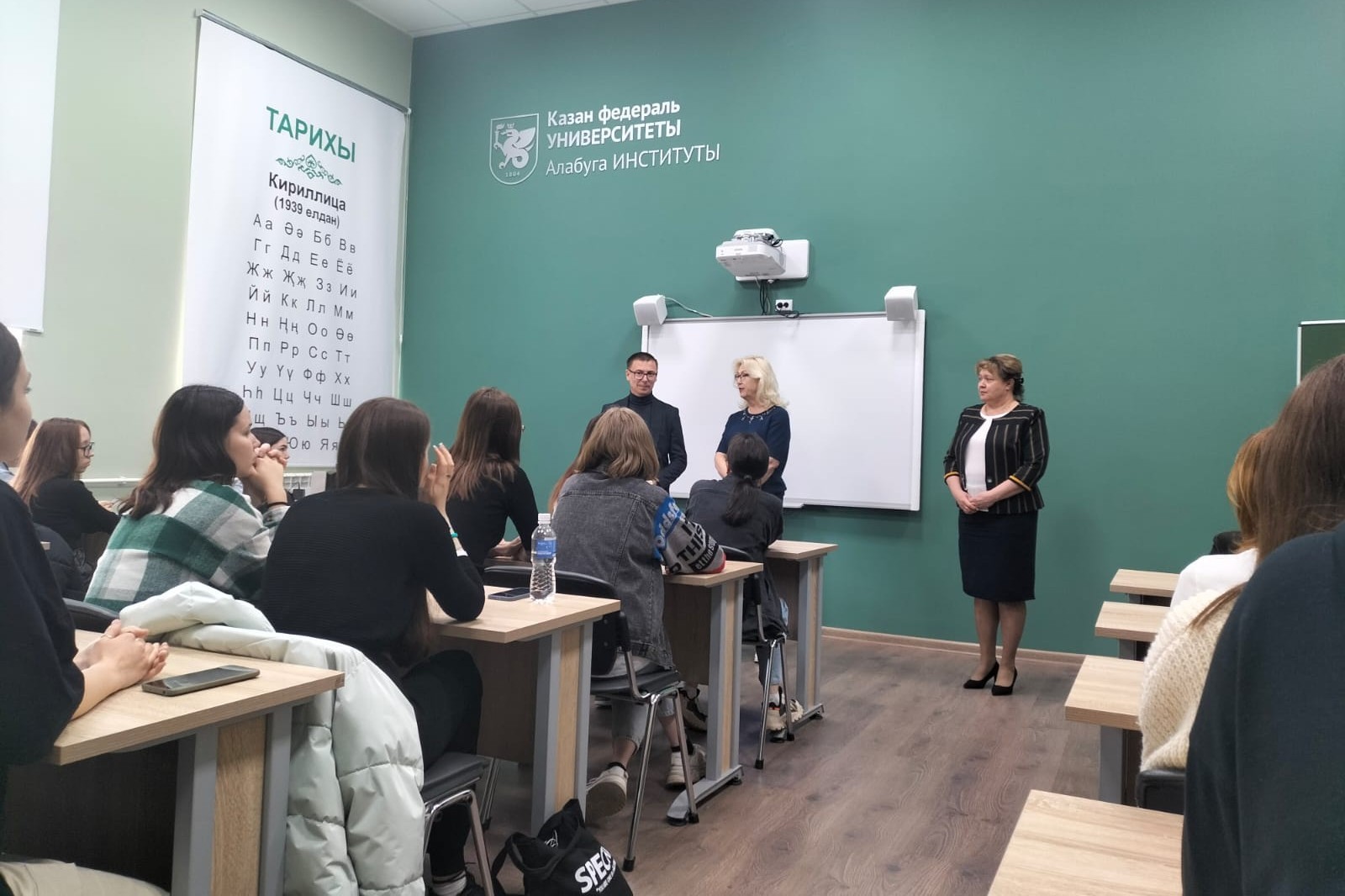 Состоялась встреча студентов отделения филологии и истории с Деготьковым А.А. Состоялась встреча студентов отделения филологии и истории с Деготьковым А.А.