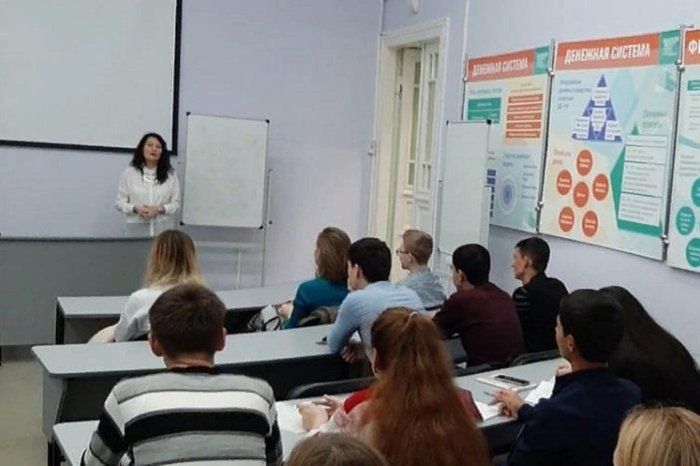 В Елабужском институте КФУ проходит неделя финансовой грамотности В Елабужском институте КФУ проходит неделя финансовой грамотности