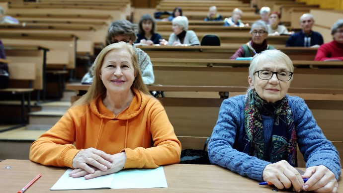 Студенты серебряного возраста изучают восточную генеалогию Студенты серебряного возраста изучают восточную генеалогию