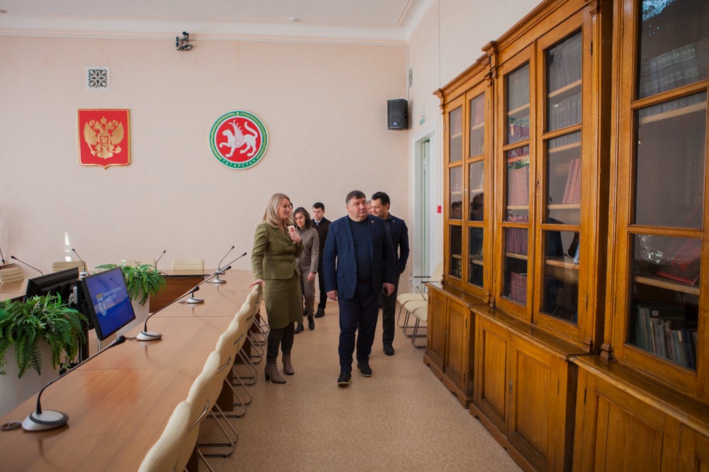 Ректор Казанского федерального университета Ленар Сафин посетил Елабужский институт