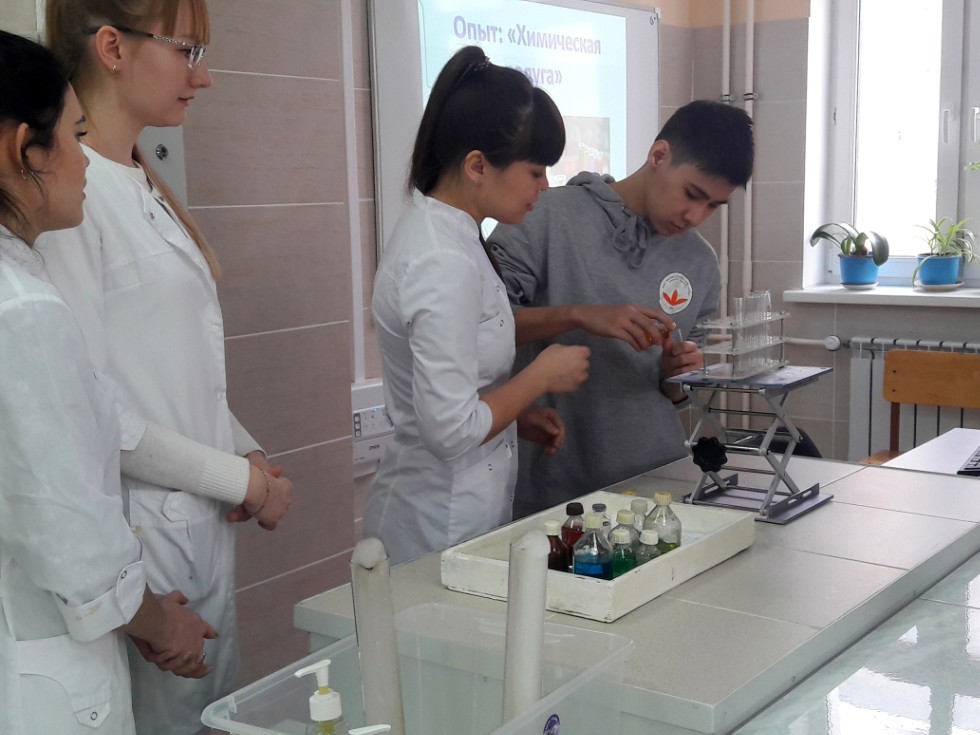 Физико-технический лицей им. В.П. Ларионова г. Якутска Республики Саха (Якутия) в Химическом институте им. А.М. Бутлерова. Физико-технический лицей им. В.П. Ларионова г. Якутска Республики Саха (Якутия) в Химическом институте им. А.М. Бутлерова.