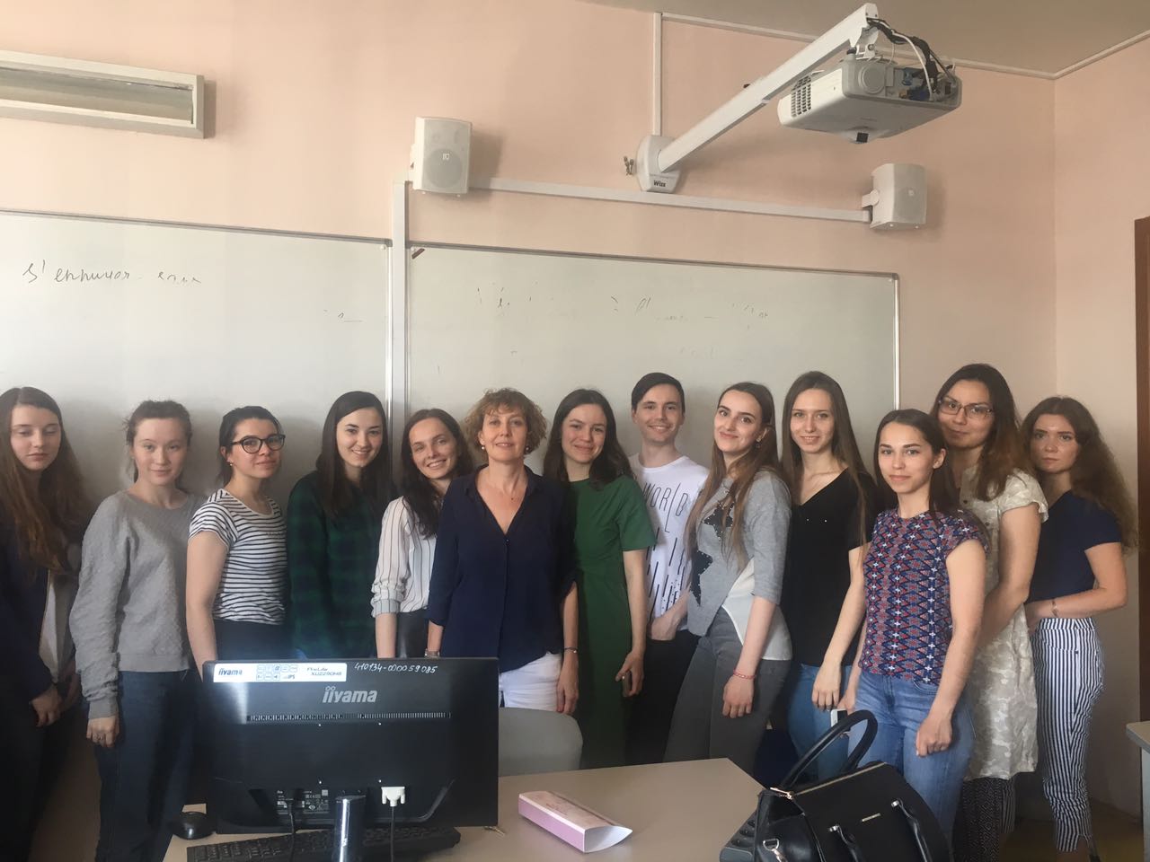 Французская романистка Gaëlle Joss в гостях у лингвистов Французская романистка Gaëlle Joss в гостях у лингвистов