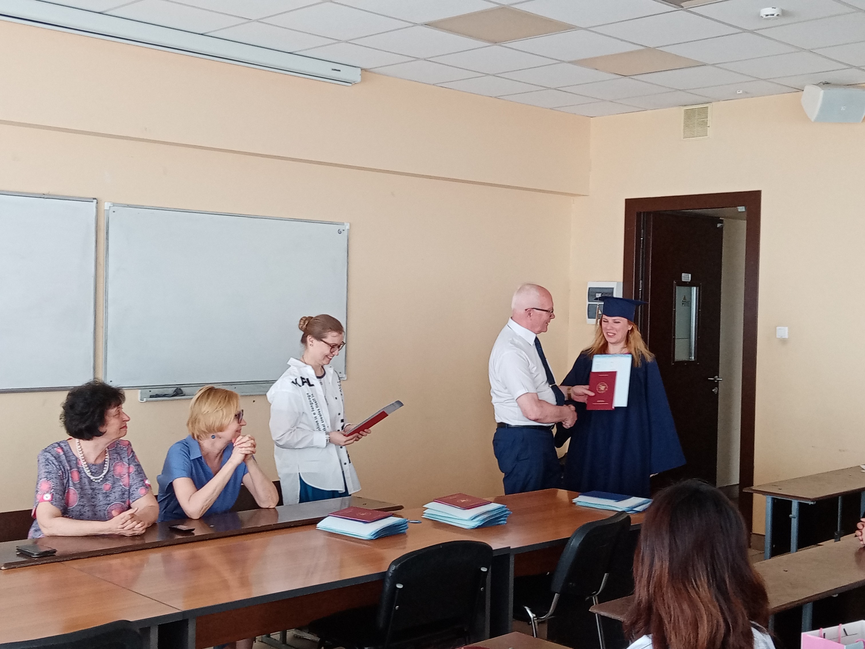 Торжественное вручение дипломов! Торжественное вручение дипломов!