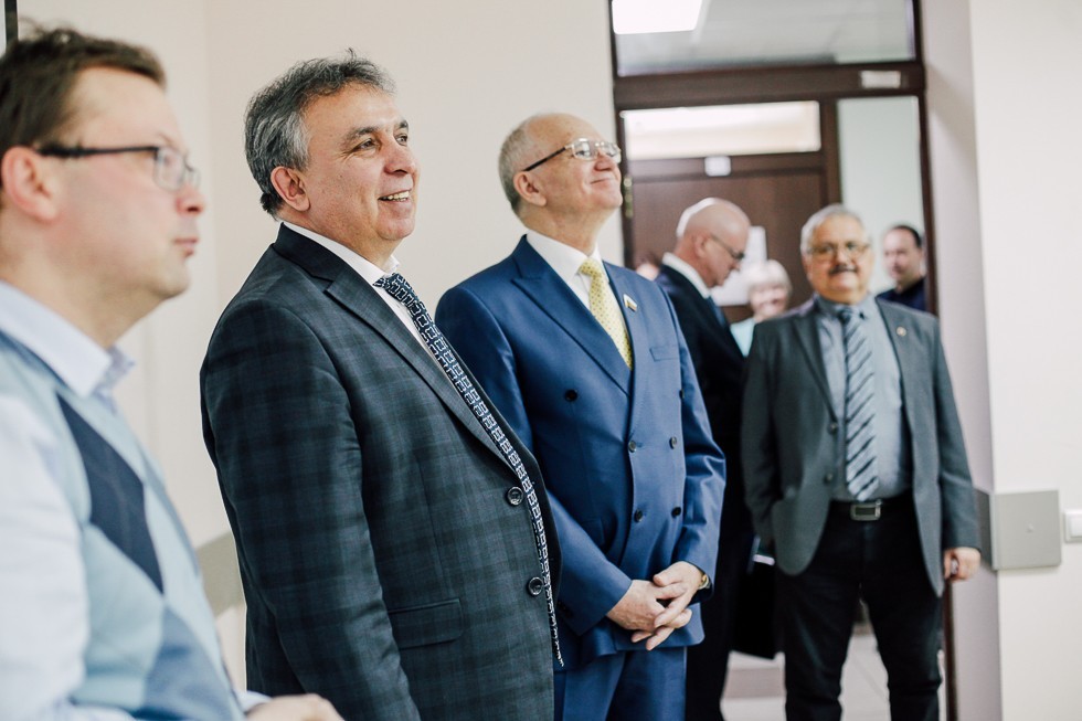 ����������