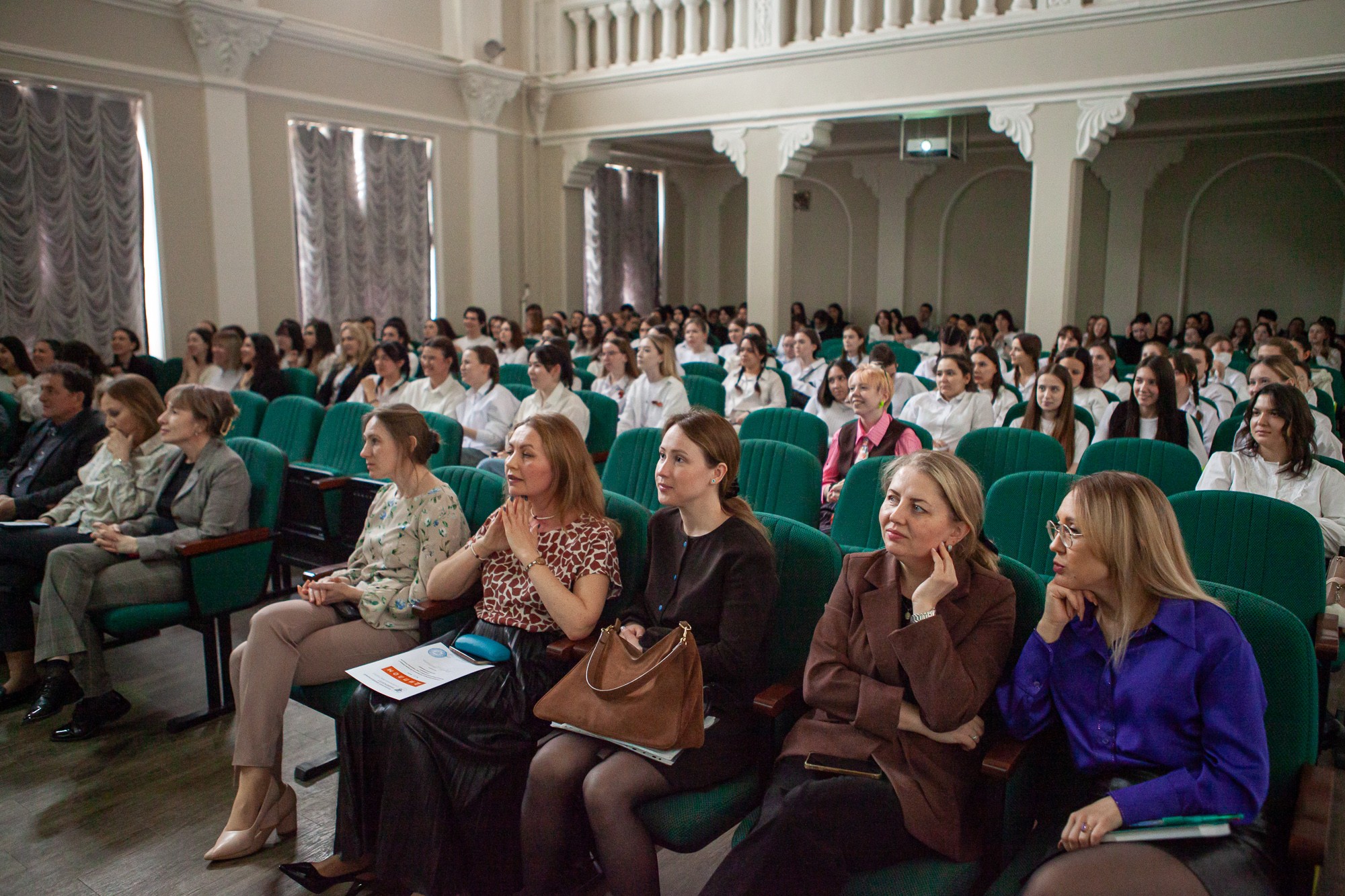 Состоялся конкурс 'Песни, вдохновляющие на подвиг' среди студентов отделения иностранных языков Состоялся конкурс 'Песни, вдохновляющие на подвиг' среди студентов отделения иностранных языков