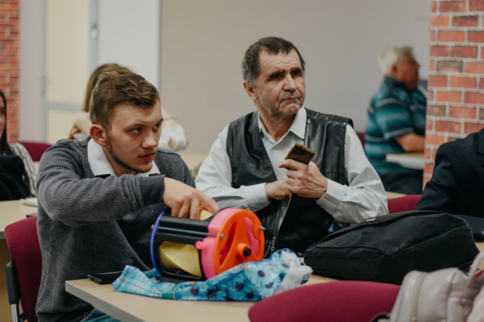 ����� ��������� ���� ������������� 