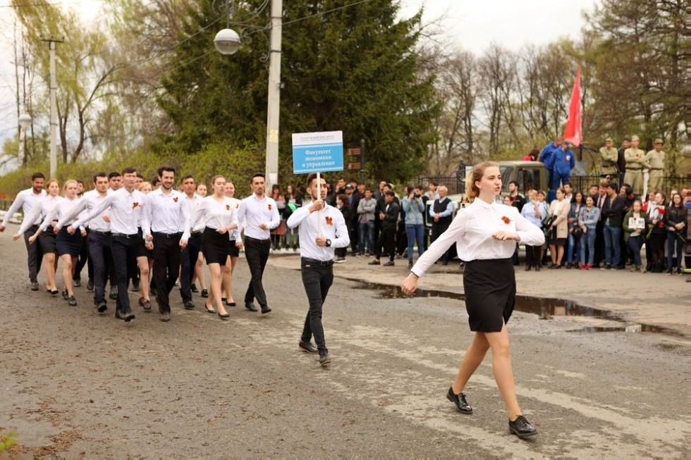 'Поклонимся великим тем годам': День Победы встретили в Елабужском институте КФУ 'Поклонимся великим тем годам': День Победы встретили в Елабужском институте КФУ