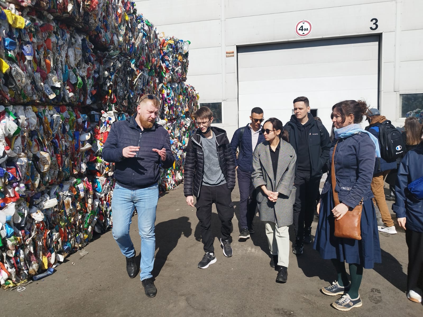 Студенты кафедры природообустройства и водопользования ИУЭиФ ознакомились с работой комплекса по сортировке отходов УК 'ПЖКХ' Студенты кафедры природообустройства и водопользования ИУЭиФ ознакомились с работой комплекса по сортировке отходов УК 'ПЖКХ'