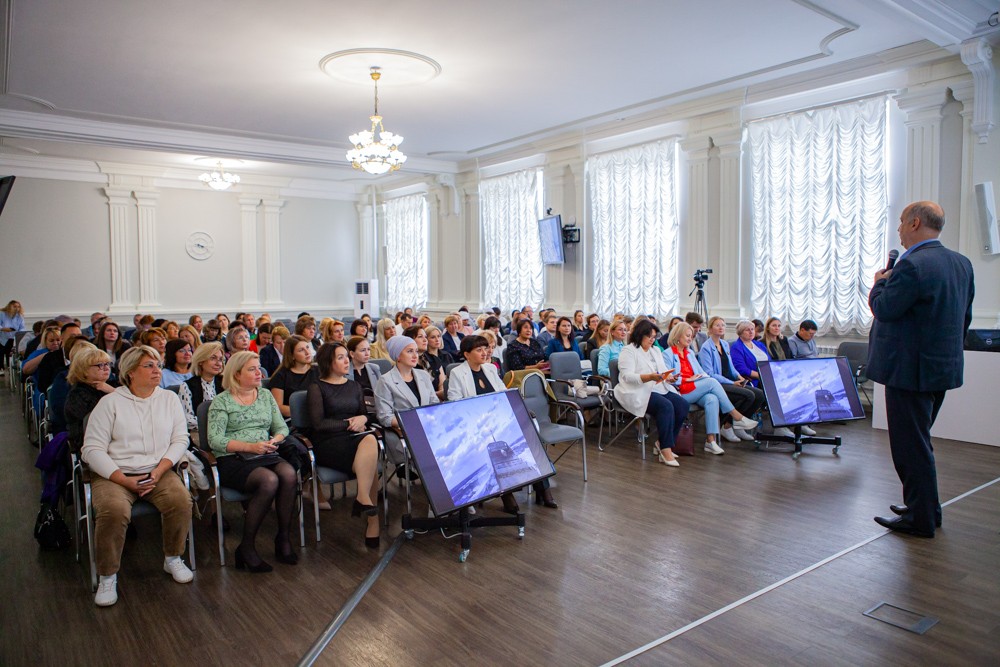 В Елабужском институте КФУ прошла встреча с Голубицким А.В., директором МБОУ СОШ 'Школа будущего' В Елабужском институте КФУ прошла встреча с Голубицким А.В., директором МБОУ СОШ 'Школа будущего'
