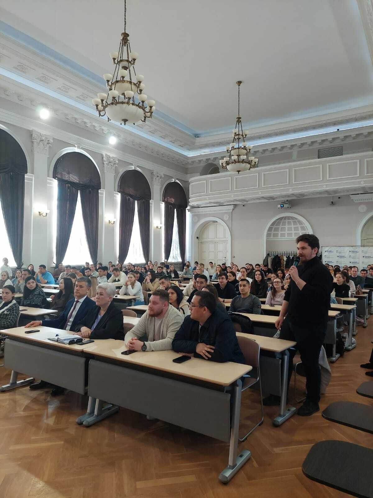 Встреча Министра здравоохранения РТ Миннуллина М.М. с выпускниками специалитета и ординатуры ИФМиБ Встреча Министра здравоохранения РТ Миннуллина М.М. с выпускниками специалитета и ординатуры ИФМиБ