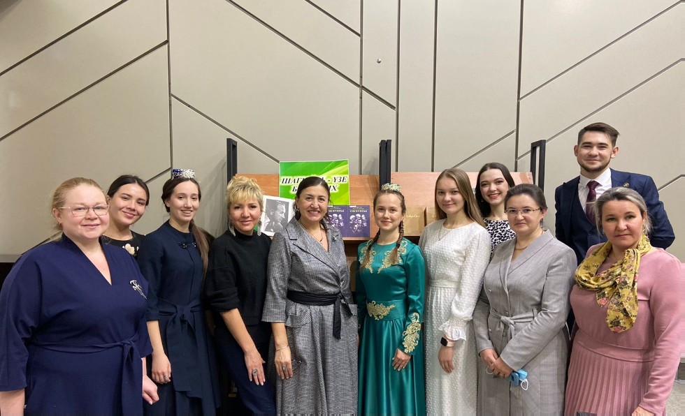 Бу кырлар, бу үзәннәрдә минем үзем генә белгән эзем бар... Бу кырлар, бу үзәннәрдә минем үзем генә белгән эзем бар...