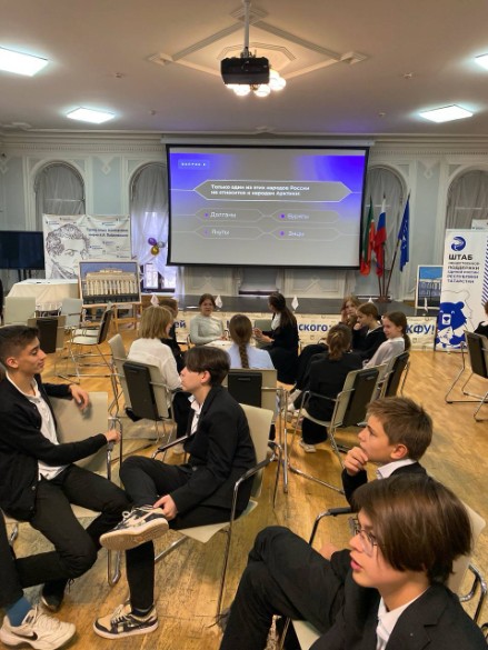 В Лицее имени Н.И. Лобачевского КФУ состоялись патриотические игры для учеников 8А и 8В классов В Лицее имени Н.И. Лобачевского КФУ состоялись патриотические игры для учеников 8А и 8В классов