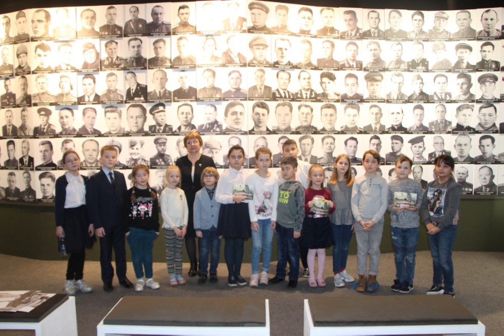 Детский театр КФУ 'Радуга' и спектакль о Великой Отечественной войне Детский театр КФУ 'Радуга' и спектакль о Великой Отечественной войне