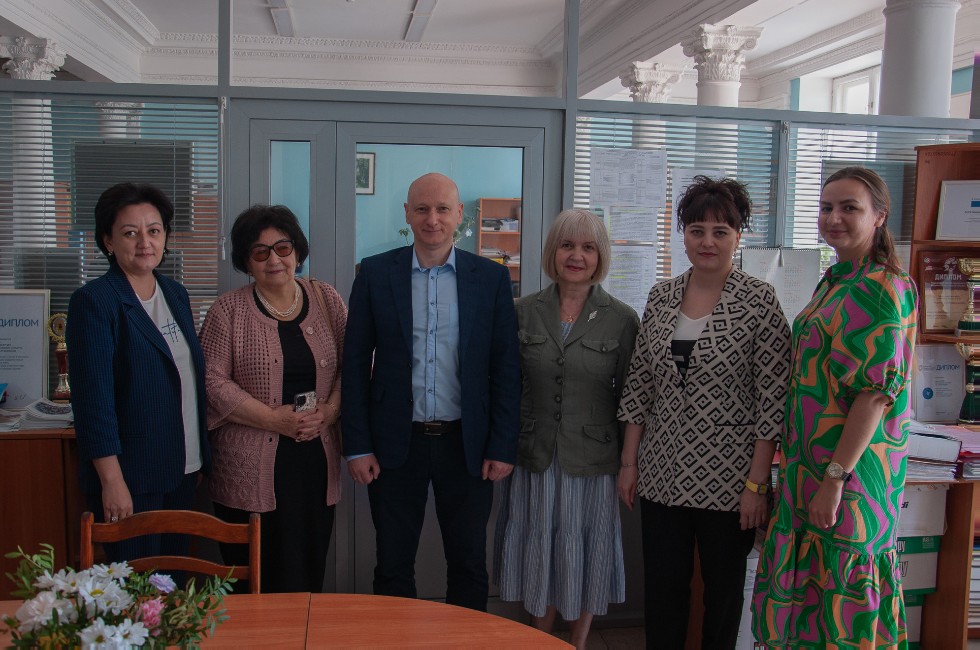 Делегация Ферганского политехнического института Республики Узбекистан посетили научные лаборатории Химического института имени А.М. Бутлерова и кафедру химического образования Делегация Ферганского политехнического института Республики Узбекистан посетили научные лаборатории Химического института имени А.М. Бутлерова и кафедру химического образования