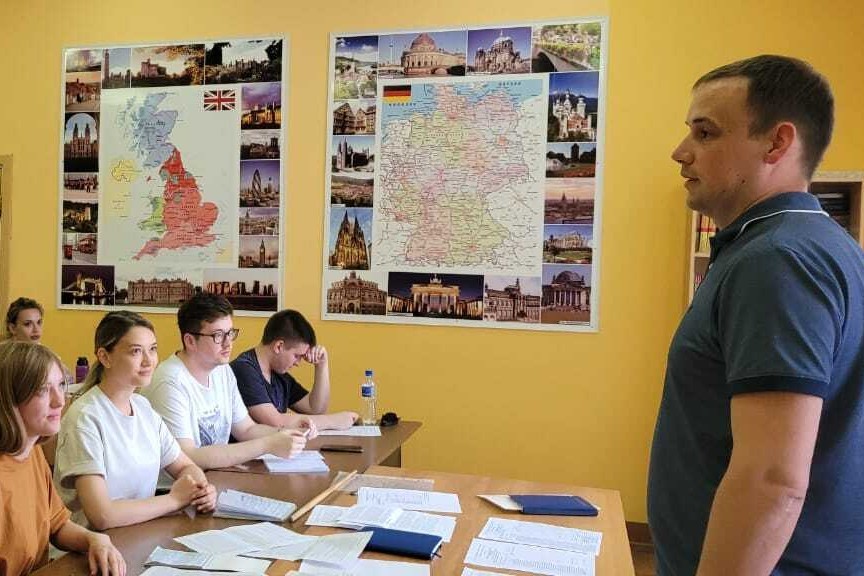 В Елабужском институте КФУ состоялась встреча студентов отделения экономических и юридических наук с заместителем декана по воспитательной работе Кузнецовым Максимом В Елабужском институте КФУ состоялась встреча студентов отделения экономических и юридических наук с заместителем декана по воспитательной работе Кузнецовым Максимом